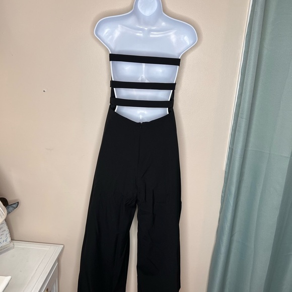 Cute black strapless romper with pockets! - Picture 2 of 4